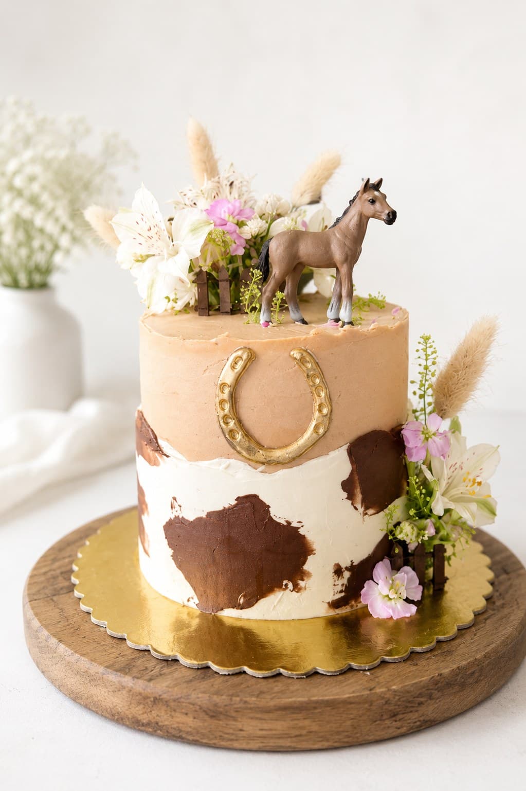 Palette-knife cowboy birthday cake with horse and horseshoe